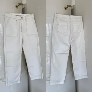 Jeans med kontrastsömmar från Gina Tricot, endast använda en gång i storlek 38!