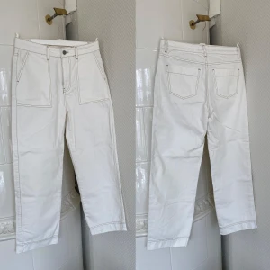 Jeans - Jeans med kontrastsömmar från Gina Tricot, endast använda en gång i storlek 38!