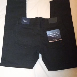 Helt ny - Köp detta nu bara för 350 kr mannen jag svär det är en bra pris. Om du ska köpa en ny kostar det 500 kr och min jeans är ny. Köp dett nu.