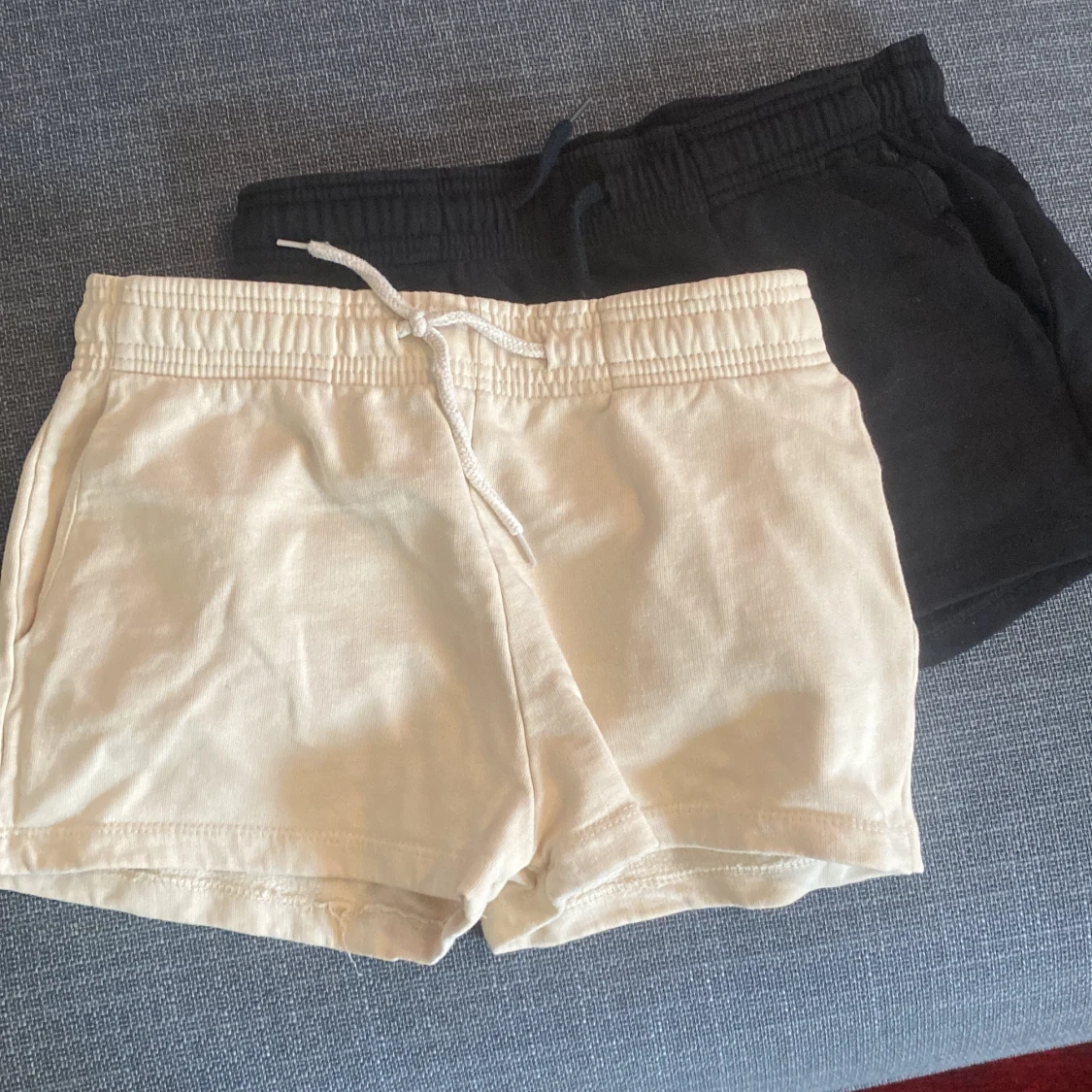 2 st Shorts gjorda i tyg, det är väldigt sköna och sitter fint,🥰 50kr st