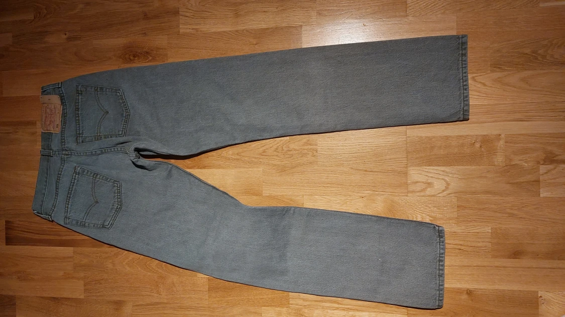 Levi's gråa jeans 28/32 - 90