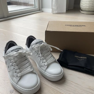 Skor  - Säljer dessa as snygga Zadig & Voltarie skorna som är helt NYA!!  Köptes för 2500 i vintras och säljs nu för 1750!!De passar även en liten 37:a! Box och dustbag och äkthetsbevis tillkommer även😊 Har även fler bilder!🫶🏼pris kan diskuteras!!💗