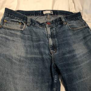 Otroligt snygga vintage baggy jeans, storlek är 40 som är ganska stort men om du gillar baggy så är dessa bra.