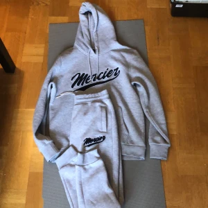 Mercier tracksuit - Säljer min Mercier dress som jag inte var nöjd med. Skick 9/10✅