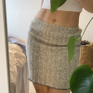 Stickad kjol - As snygg och sticks inte. Aldrig använd.