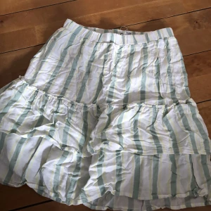 Kjol - Randig kjol, använd!