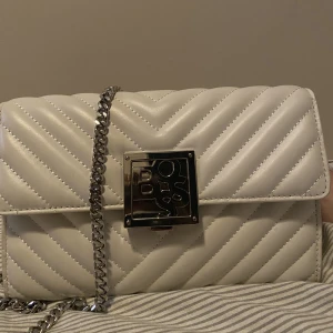 Väska  - Väska från märket Hugo boss  Nyskick