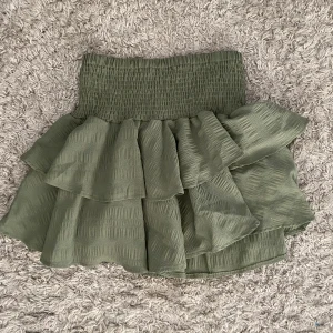 Kjol - Superfin kjol som också kan användas som topp! Inga defekter💚