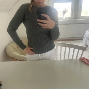 Zara tröja - Använd 2 gånger BRA SKICK 