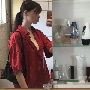 Röd skjorta  - Cool röd skjorta 90-tals inspirerad! 