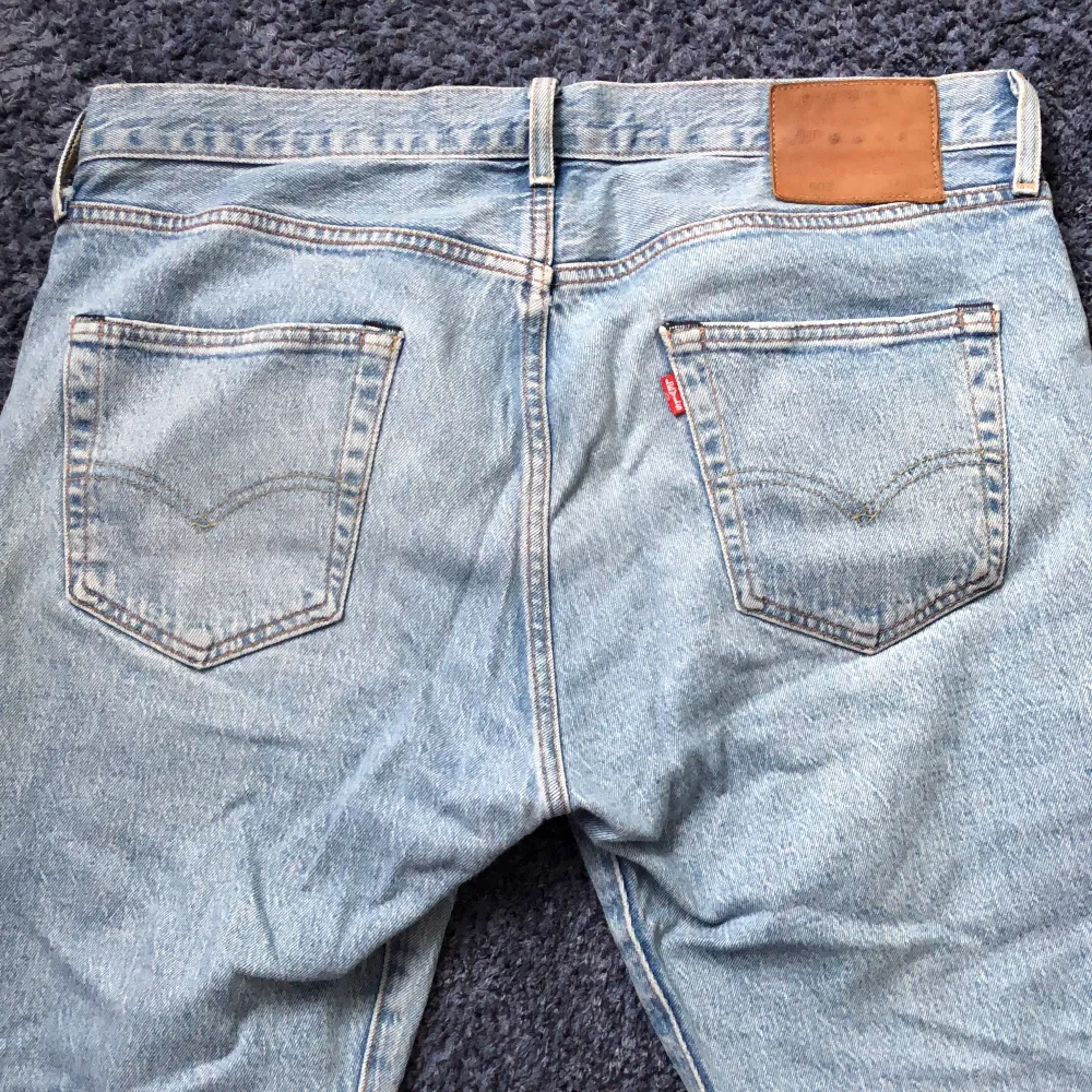 Blåa Levis 501 jeans Storlek 34/32. Jeans & Byxor.