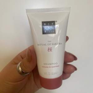  Shampoo 💖 30 kr Cooling Shower 🤍 30 kr Ice Shower gel 🖤 30 kr 