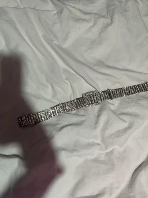 Glitter bälte - Använt en gång på nyår, några kristaller av.