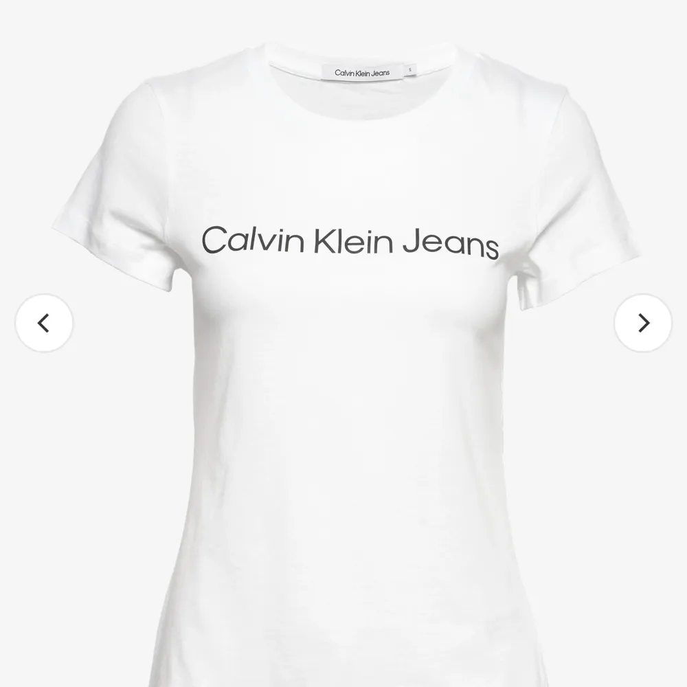 En tröja från märket Calvin Klein, använt fåtal gånger och säljer för 70kr då den är lite dyrare! Den är även i storlek xs men passar även s💕. T-shirts.