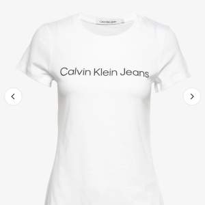 En tröja från märket Calvin Klein, använt fåtal gånger och säljer för 70kr då den är lite dyrare! Den är även i storlek xs men passar även s💕