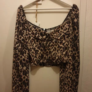 Leopard topp - Från boohoo storlek m Aldrig använd 🌸