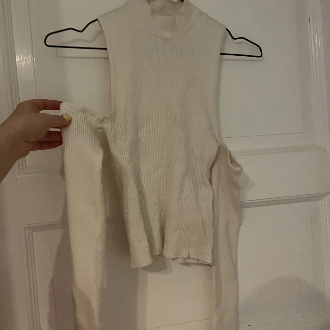 Axelled topp från bershka