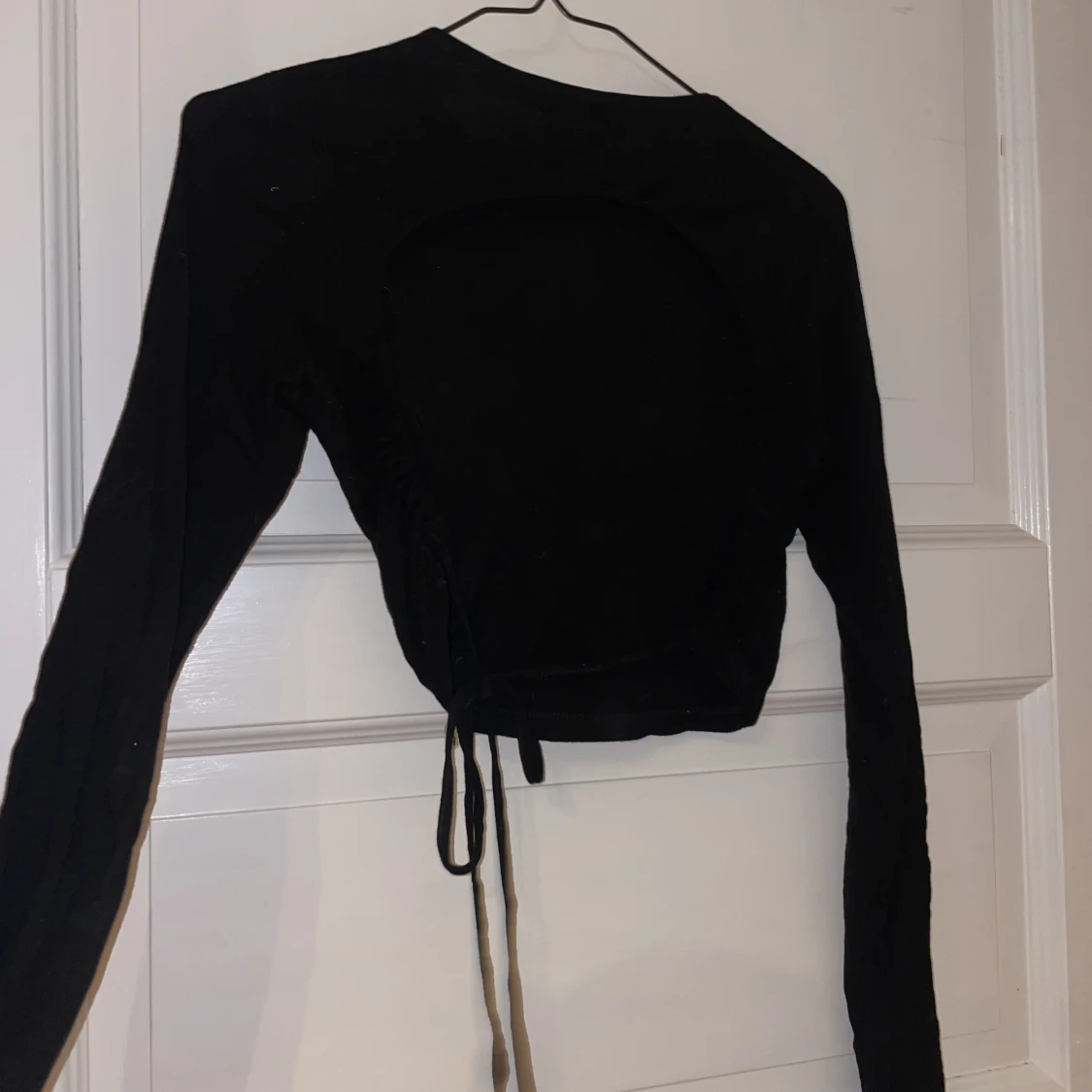 Långärmad topp med öppen rygg - 91