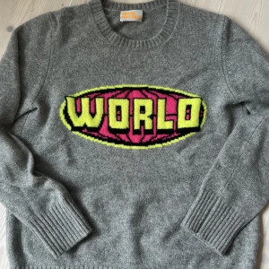 From Future  - Cashmere tröja på bästa skick! Knappt använd 