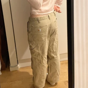 Jeans - Carhartt byxor beiga. Skriv för mer bilder eller mått💕