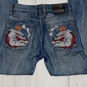 Ed hardy jeans  - äkta bootcut ed hardy jeans i storlek 30 med skitsnygga bakfickor! midjan är 80cm och innerbenslängden är 85cm