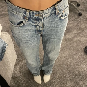 Gina jeans - Low waist jeans från Gina tricot, säljer dom då dom är för stora för mig, i fint skick😊