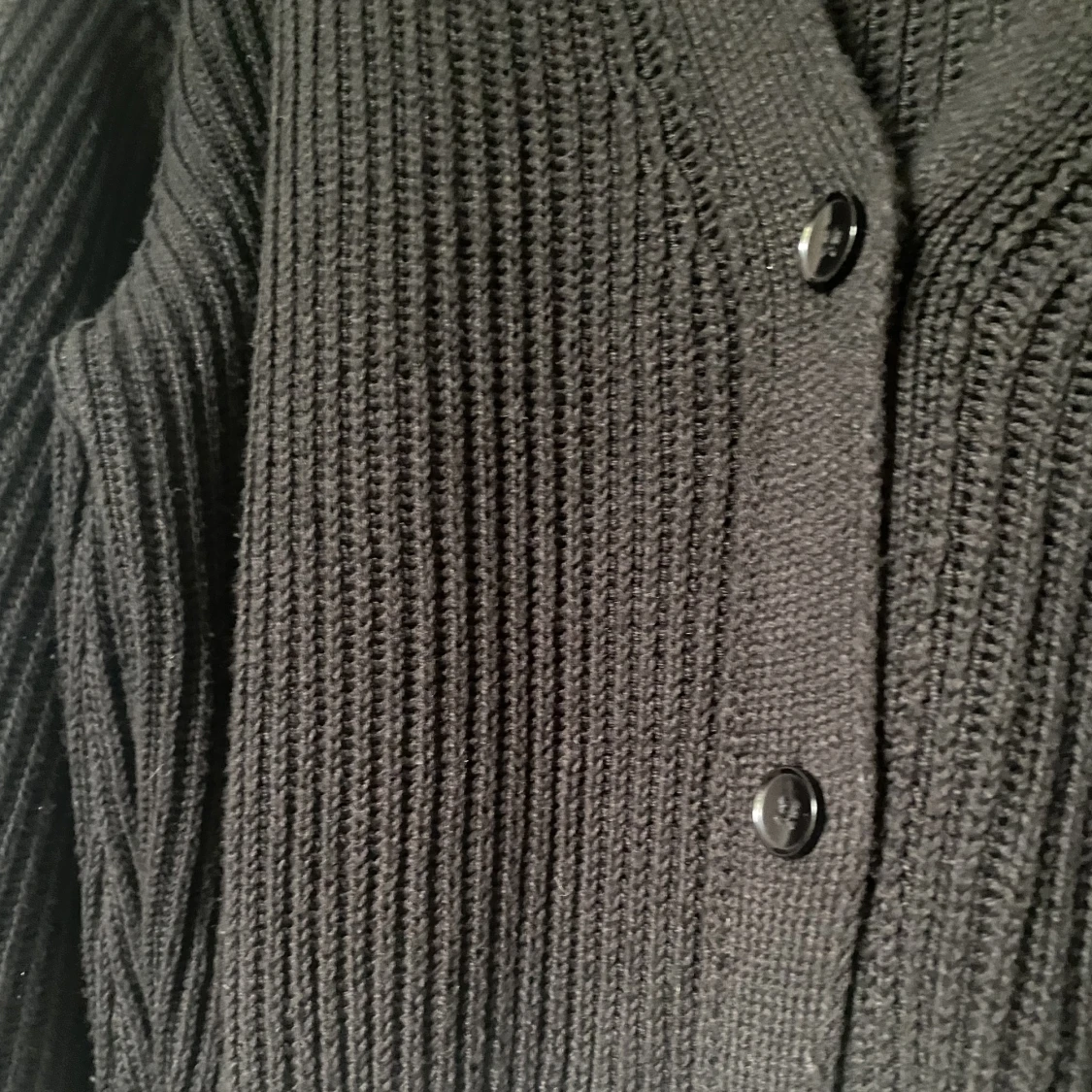 Svart stickad kofta - 91