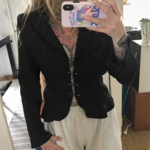 Kavaj  - Unik design Använd 1 gång Nyskick St 40 men passar som 36-38