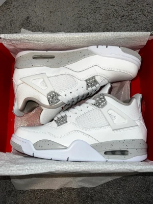 Jordan 4 - Jordan 4, new with box, never worn