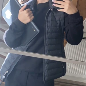 Parajumper väst - Parajumper väst inköpt för ca 3 500 för 1 år sedan knapp använd. Säljs då den inte kommer till använding