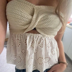 Zara Tubtopp❣️ - Jättefin populär broderad topp från Zara❣️ Används ca 3 gånger och har inga defekter Kontakta för frågor om mått och intresse❣️