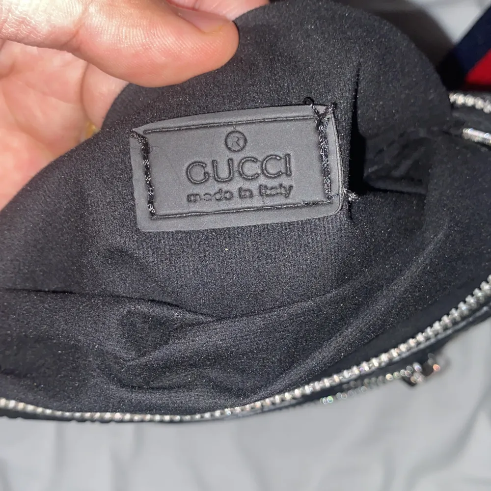 Bra Gucci väska bra kvalitet 1:1 kopia passar allt o alla . Väskor.
