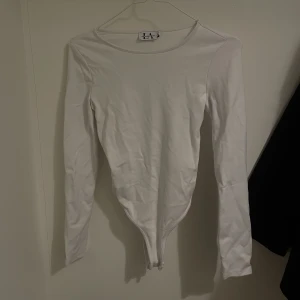 Body  - Linn Ahlborg x nakd! Superfin med öppen rygg! Köparen står för frakten ✨