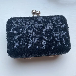 Väska - En super söt svart väska💗⭐️