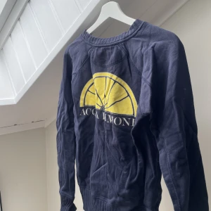 Acqualemone tröja  - Fint skick! Knappa använd. Kommer att stryka den innan jag skickar. 