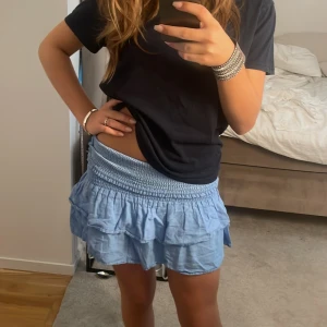 Volangkjol - Linne volangkjol från mango. Näst intill oanvänd 