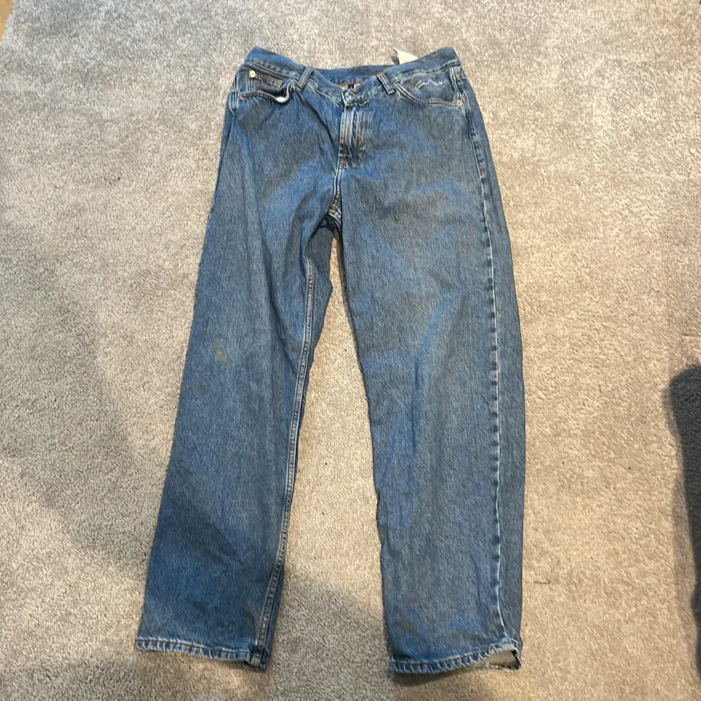 Väldigt kvalitativa skate jeans i bra skick. Original pris 699kr säljs för 300, spara 399kr. Jeans & Byxor.