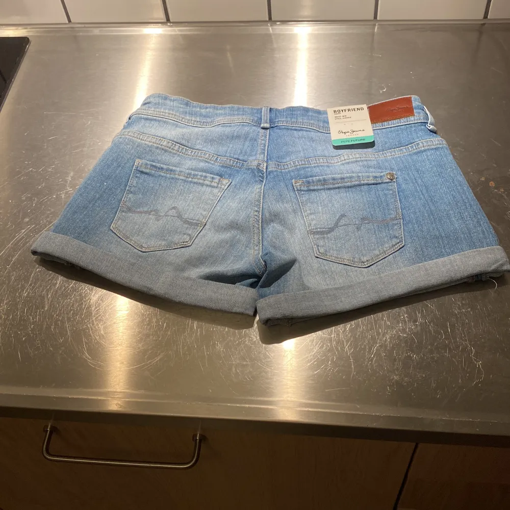 Säljer nya shorts för at dom inte passar!💕 ordinarie pris 975 . Kjolar.