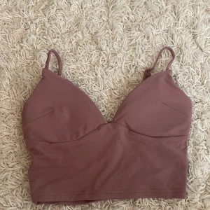 Lila topp - En liten lila topp från Ava & Ever