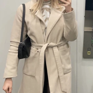 Kappa - Kappa från BikBok som är så varm och skön under höst/vinter. Använd 1 säsong.