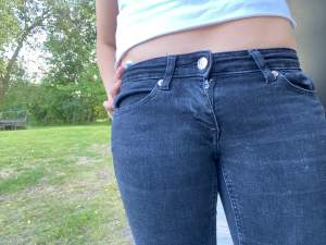 Säljer dessa skitsnygga only jeans då dem är för korta för mig (jag är ca 168). Dem är lite skrynkliga på tredje bilden men det syns inte på som ni kan se på första bilden😘💕💕