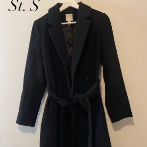 Kavaj  - Lång kavaj från H&M  Aldrig använd 