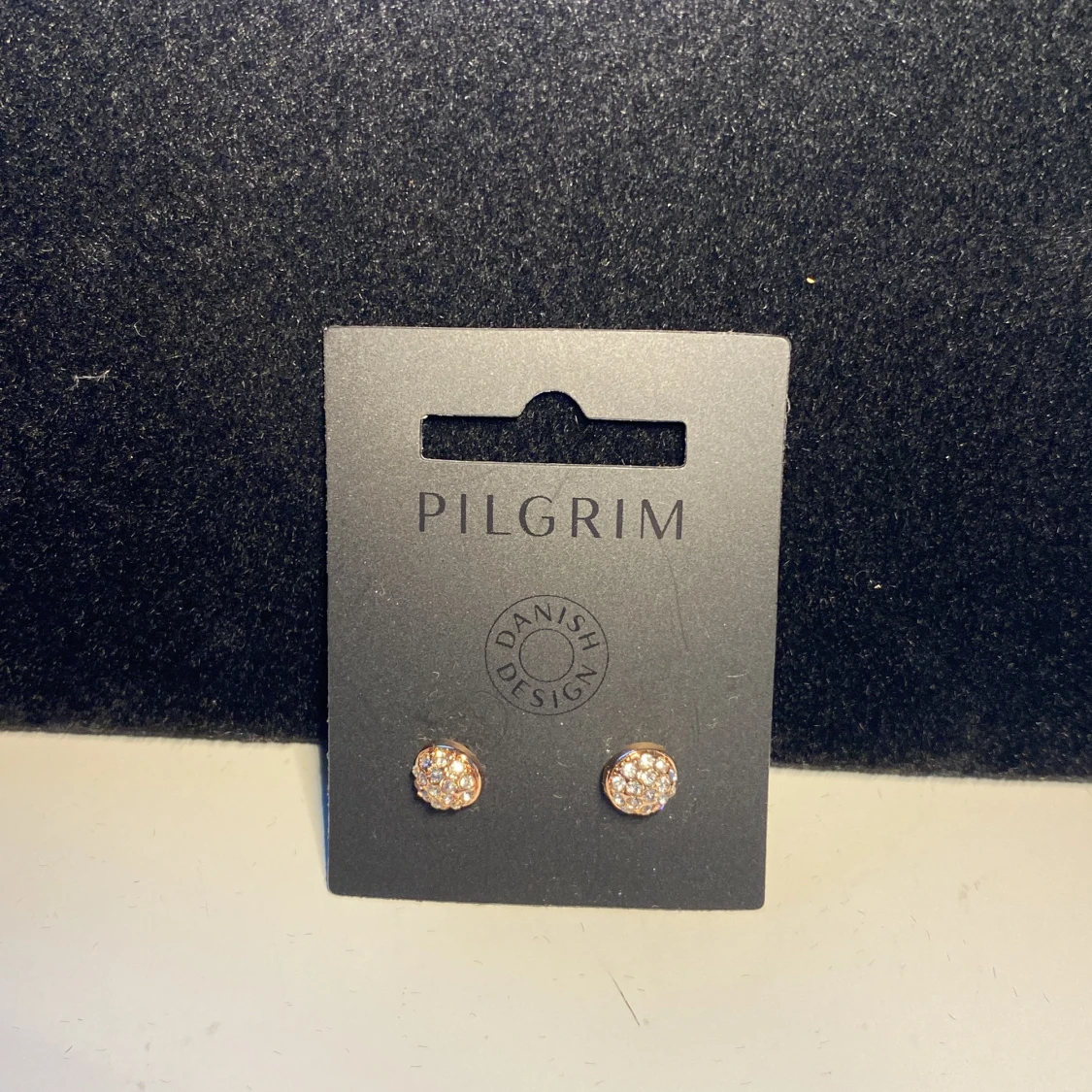 Pilgrim örhängen ❤️