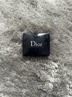 Dior eyeshadow  - Dior eyeshadow som inte används längre och säljs billigt! Priset går såklart att sänkas😚