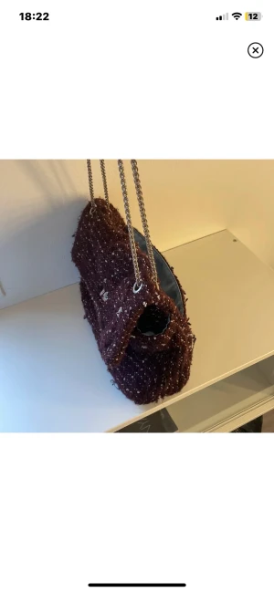 Becksöndergaard väska - Buda eller köp direkt för 600  Säljer så snygg slutsåld väska, perfekt höst färg! Ser helt ny ut men lite rostig på knappen samt kedjan, bilderna är lånade💓nypris runt 800, pris går nog att förhandla med tryck inte köp nu