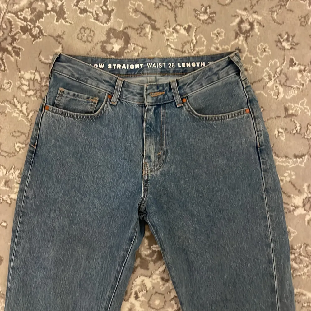Ett par fina straight leg jeans som inte kommer till användning längre tyvärr💕 dom är i väldigt bra skick!! Skriv för frågor!!. Jeans & Byxor.