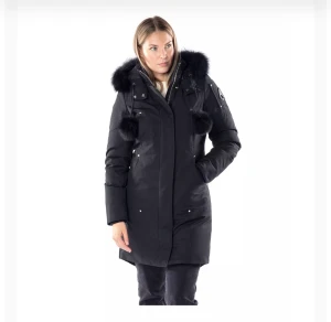 Moose knuckles  - Så gott som ny, använd i en vinter ca 2-3 månader.  Storlek M men jag har vanligtvis S