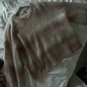 STICKAD TRÖJA - söt stickad tröja från ONLY. Passar mig som är storlek M/S
