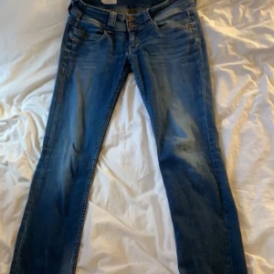pepe jeans - säljer mina älskade pepe jeans då de har blivit förstora för mig. köpta för 1000kr på zalando för 2-3 månader sen❣️❣️