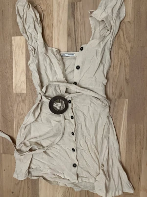 Zara klänning  - Klänning ifrån Zara. 